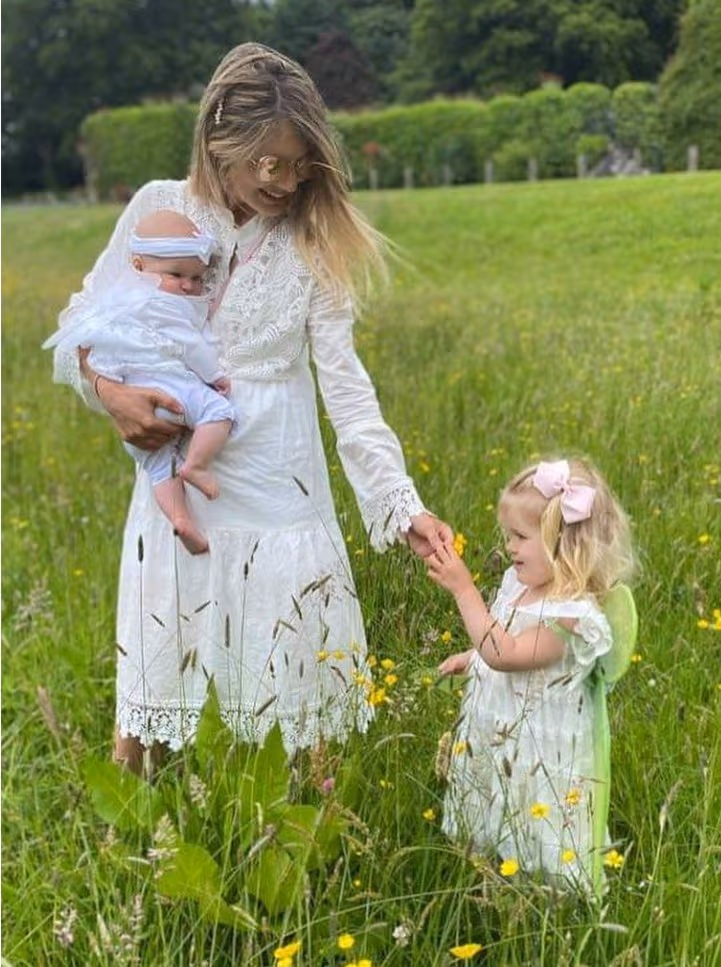 Kirsty with her two daughters